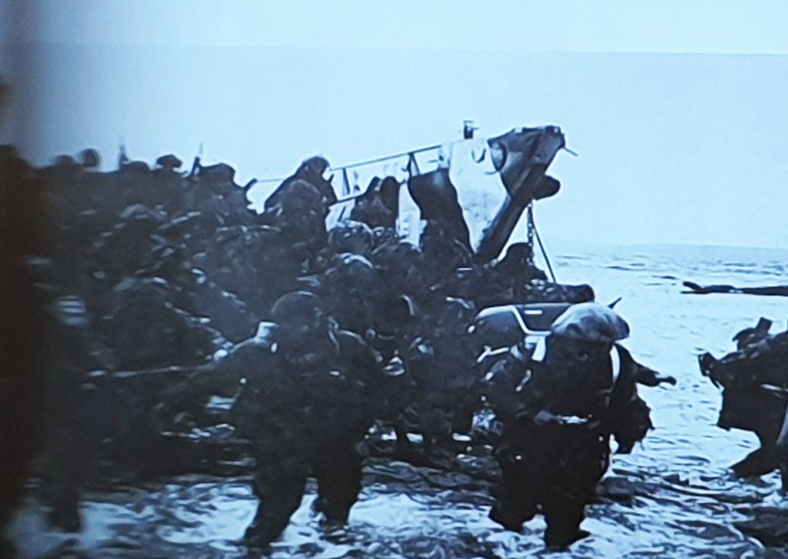 Falklands - Brits attack